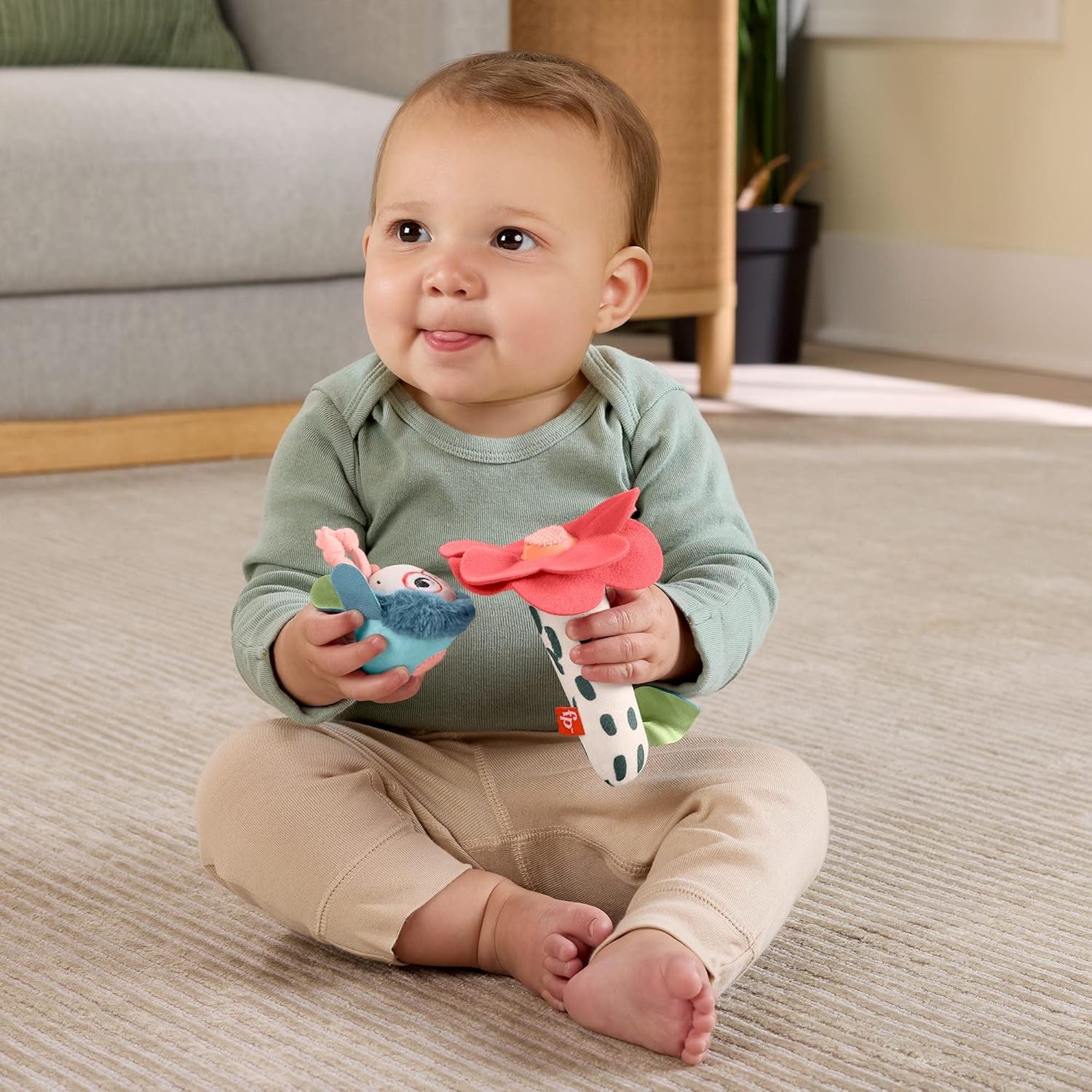 Detalle 2 de Fisher-Price Amici del Pianeta - Apetta Sonaglino (set da 2 peluche) HYR56