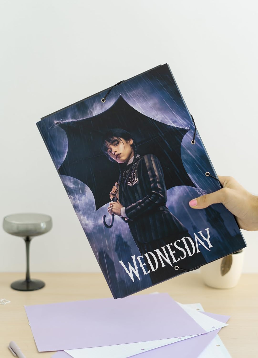 Thumbnail 6 de Grupo Erik teczka A4 z 3 klapkami, kartonowa, z motywem Wednesday Addams