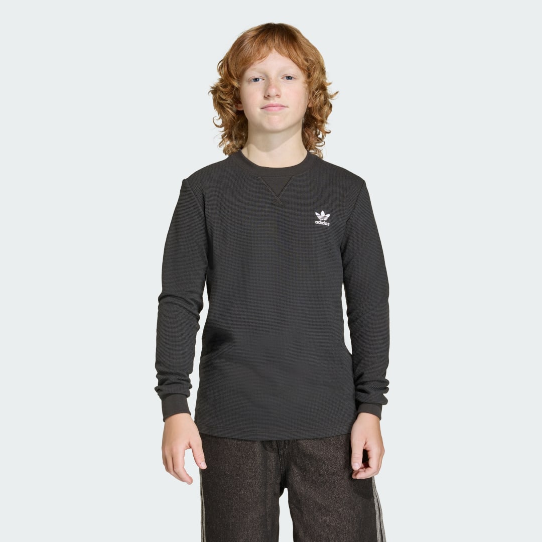 Detalle de Camiseta de Punto Gofrado y Manga Larga Regular de Adidas en Negro