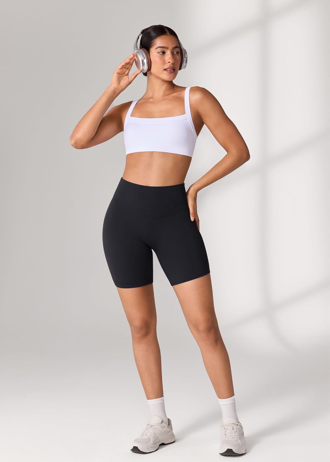Detalle de UNISSU Hugcurve No Front Seam High Waisted Workout Biker Shorts — 6 Inch Tummy Control