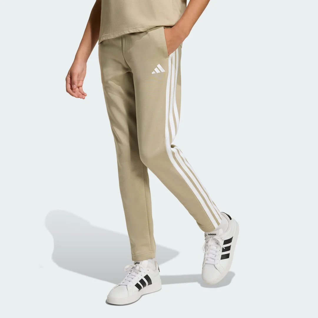 Detalle de Pantalón Essentials para niños de Adidas: cómodo, práctico y pensado para el día a día