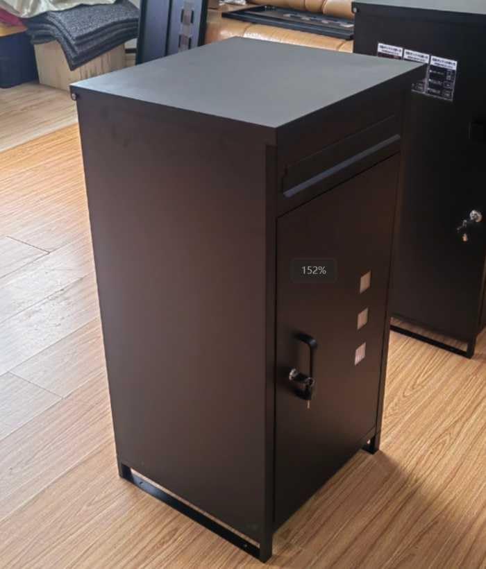 Detalle de SONGMICS GMB092G101 Outdoor Parcel Box, 90L Lockable Steel, Grey