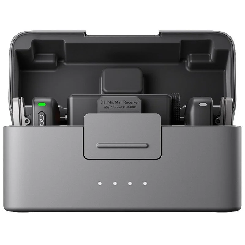 Detalle de DJI Mic Mini 2 transmisores + receptor, estuche de carga