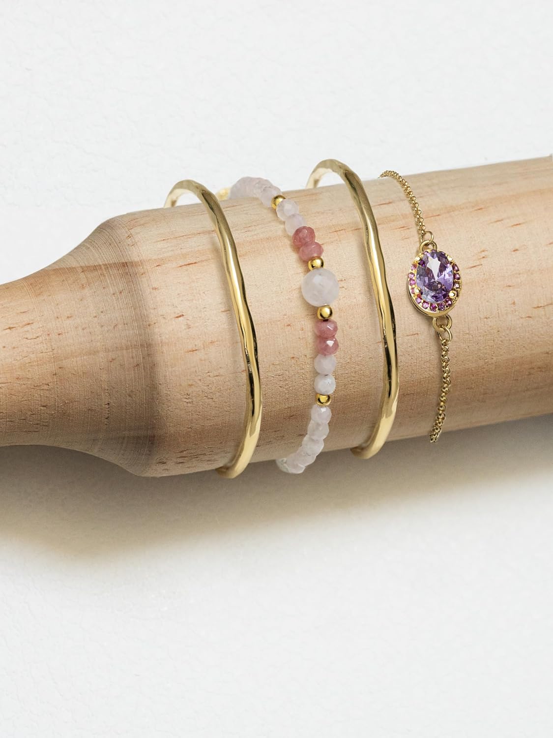 Detalle 2 de SINGULARU Amulet Rose Quartz bracciale in acciaio placcato oro 18Kt con quarzo rosa 💍