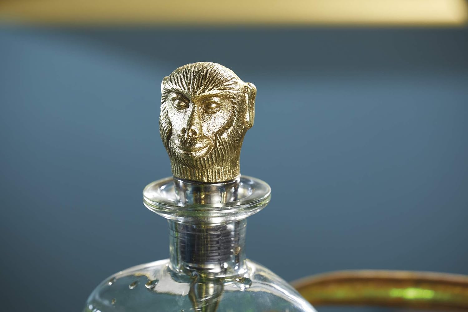 Detalle 2 de BarCraft BCMONKEYDEC Glass Decanter with Brass Monkey Stopper, 900 ml