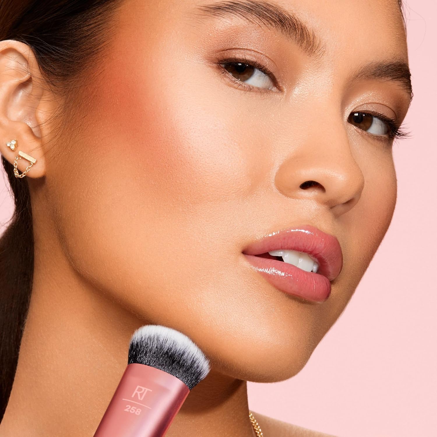 Detalle 2 de Real Techniques Face Base Makeup Brush Kit 4âteilig đš