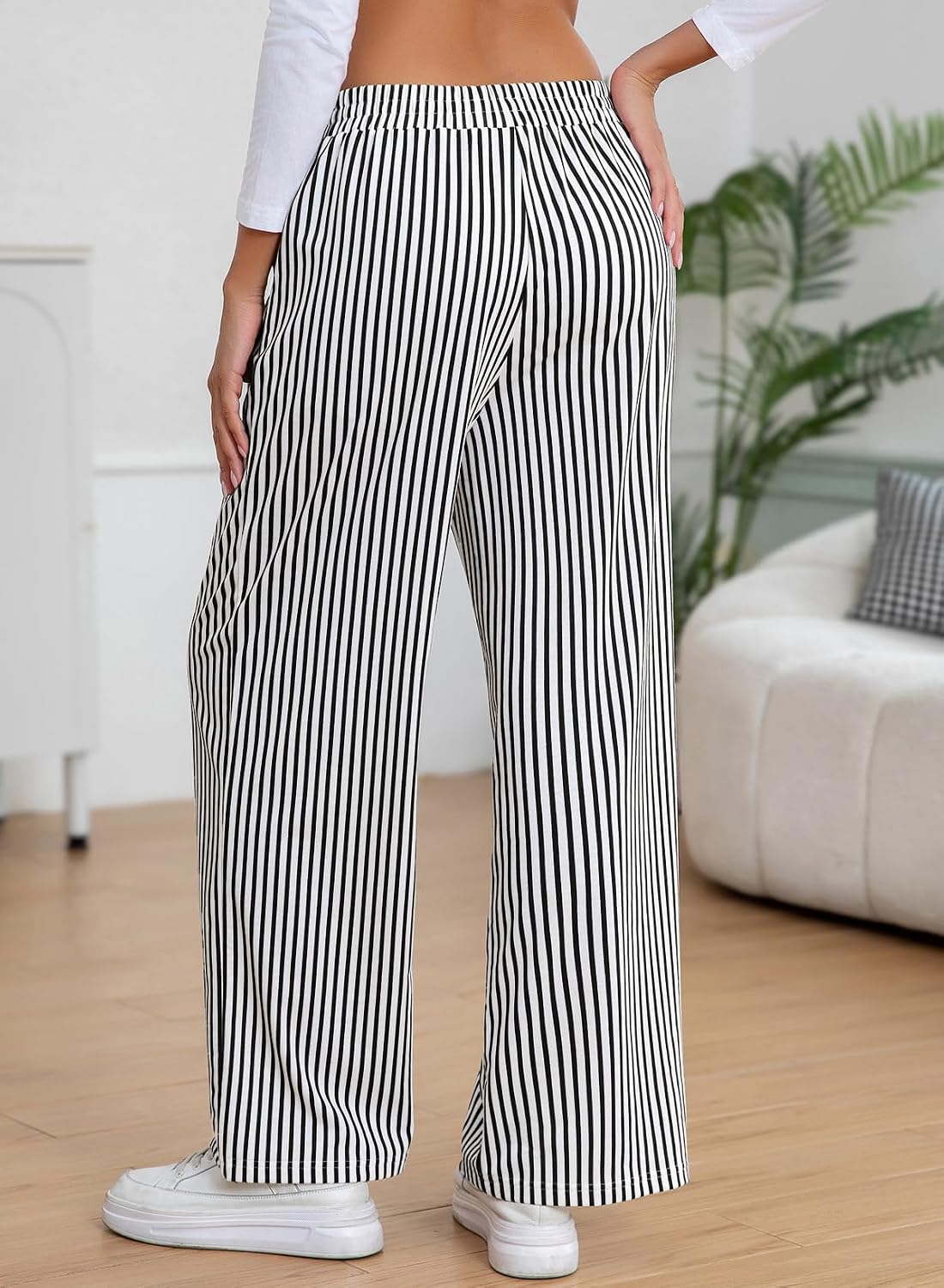 Detalle de EVALESS Striped Pants 2026
