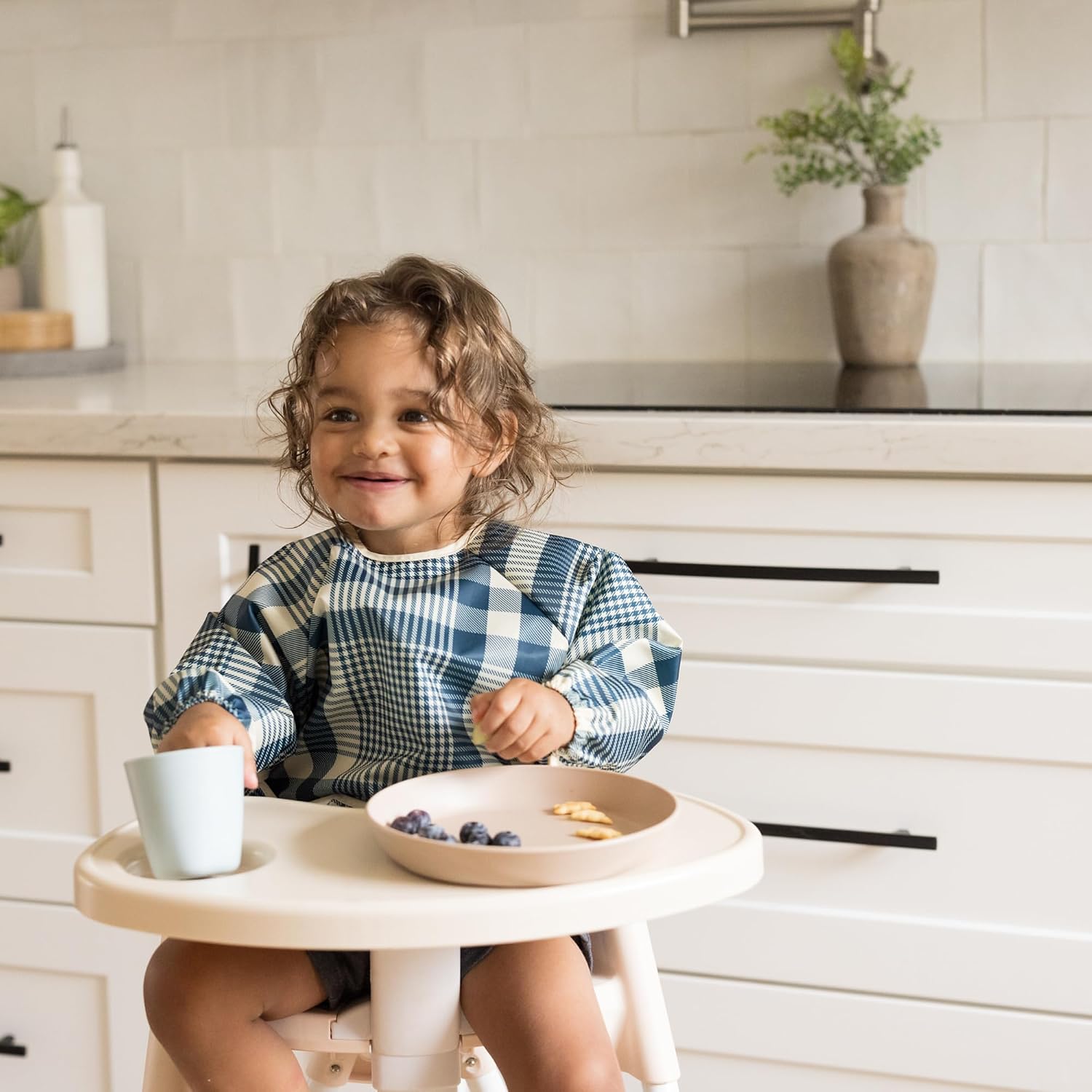 Detalle de Tiny Twinkle Long Sleeve Bib, Gingham Small, Waterproof with Crumb Pocket