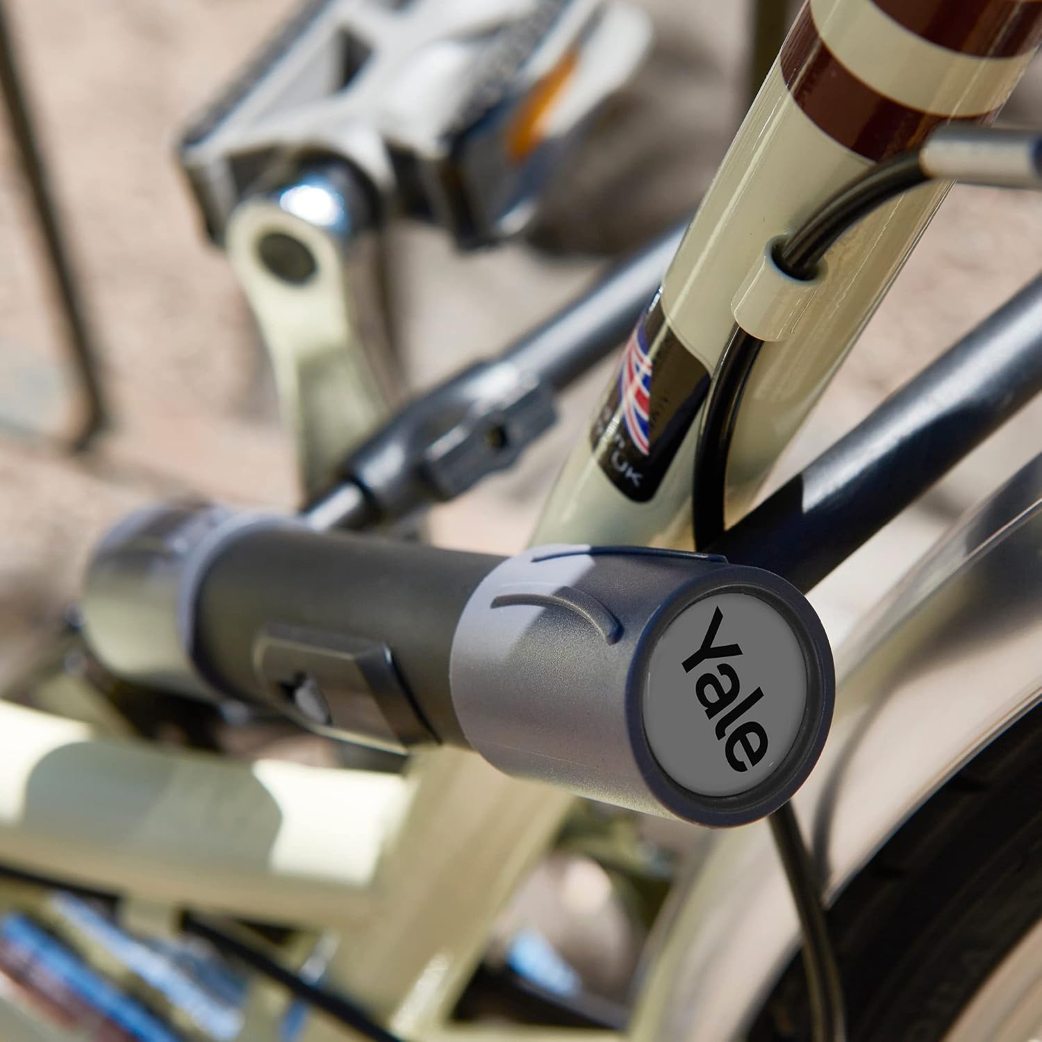 Detalle 2 de Lucchetto a U Yale YUL2C/13/230/1 con cavo e staffa bici – alta sicurezza 230 mm
