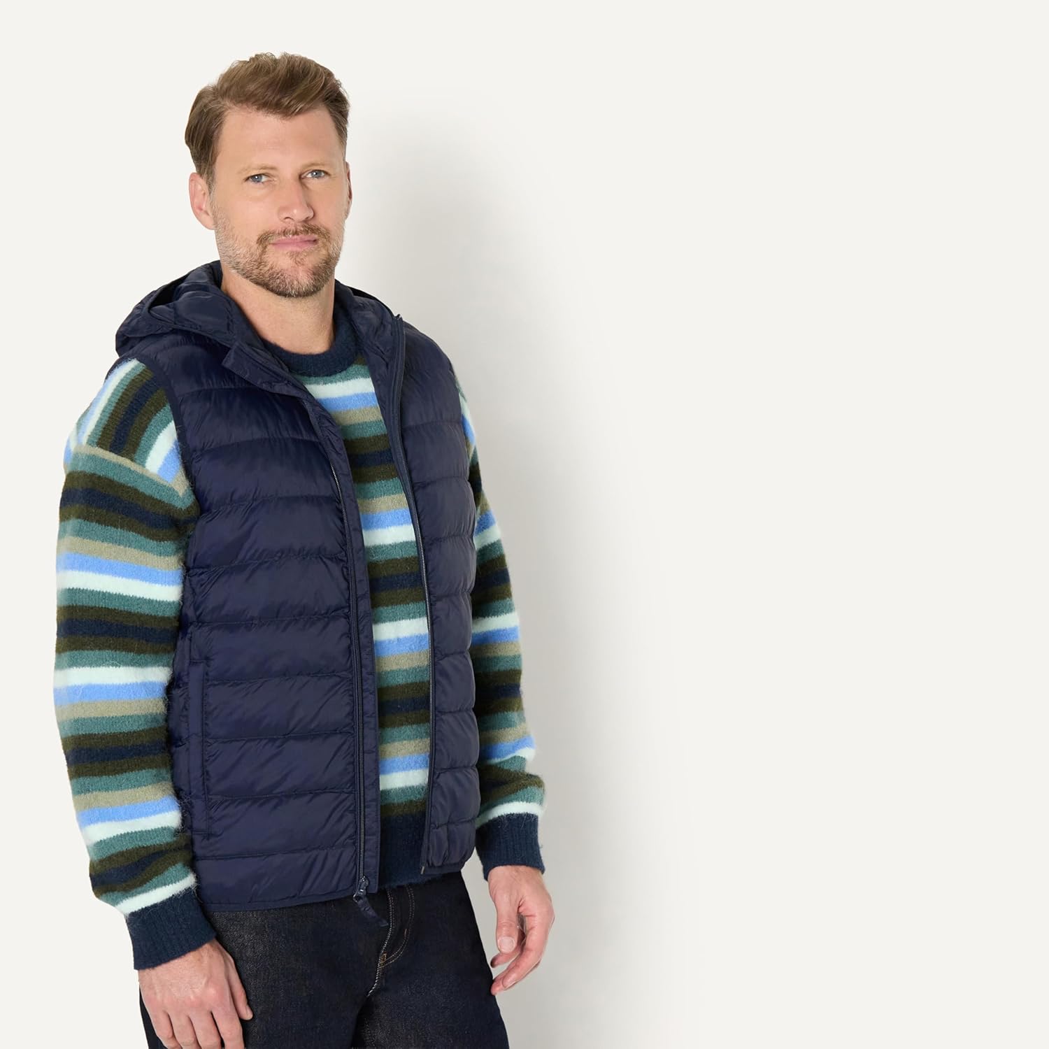 Thumbnail 1 de Amazon Essentials men’s regular-fit lightweight water-resistant hooded gilet