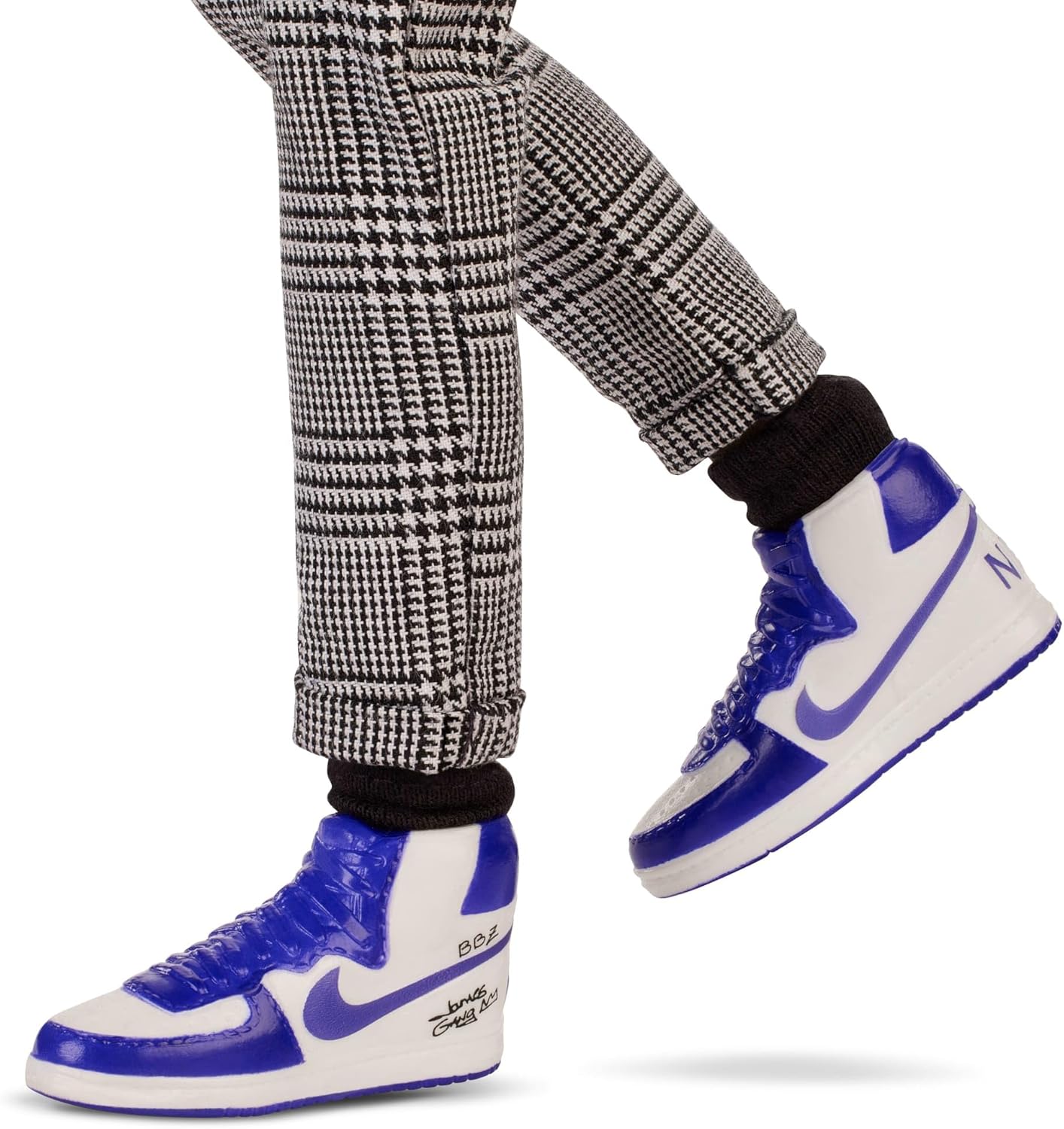 Thumbnail 3 de Barbie Kenbassadors LeBron James HRM33 – poupée Ken signature avec bombeur et accessoires