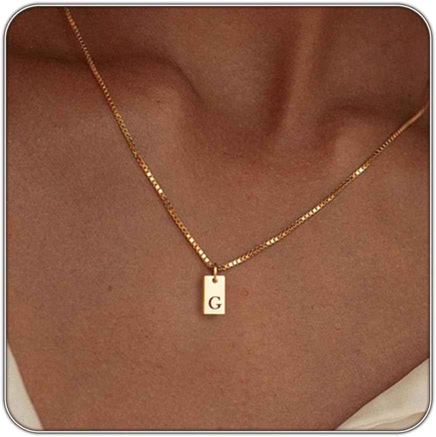 Detalle de Initial Necklace, 16.5-Inch Chain