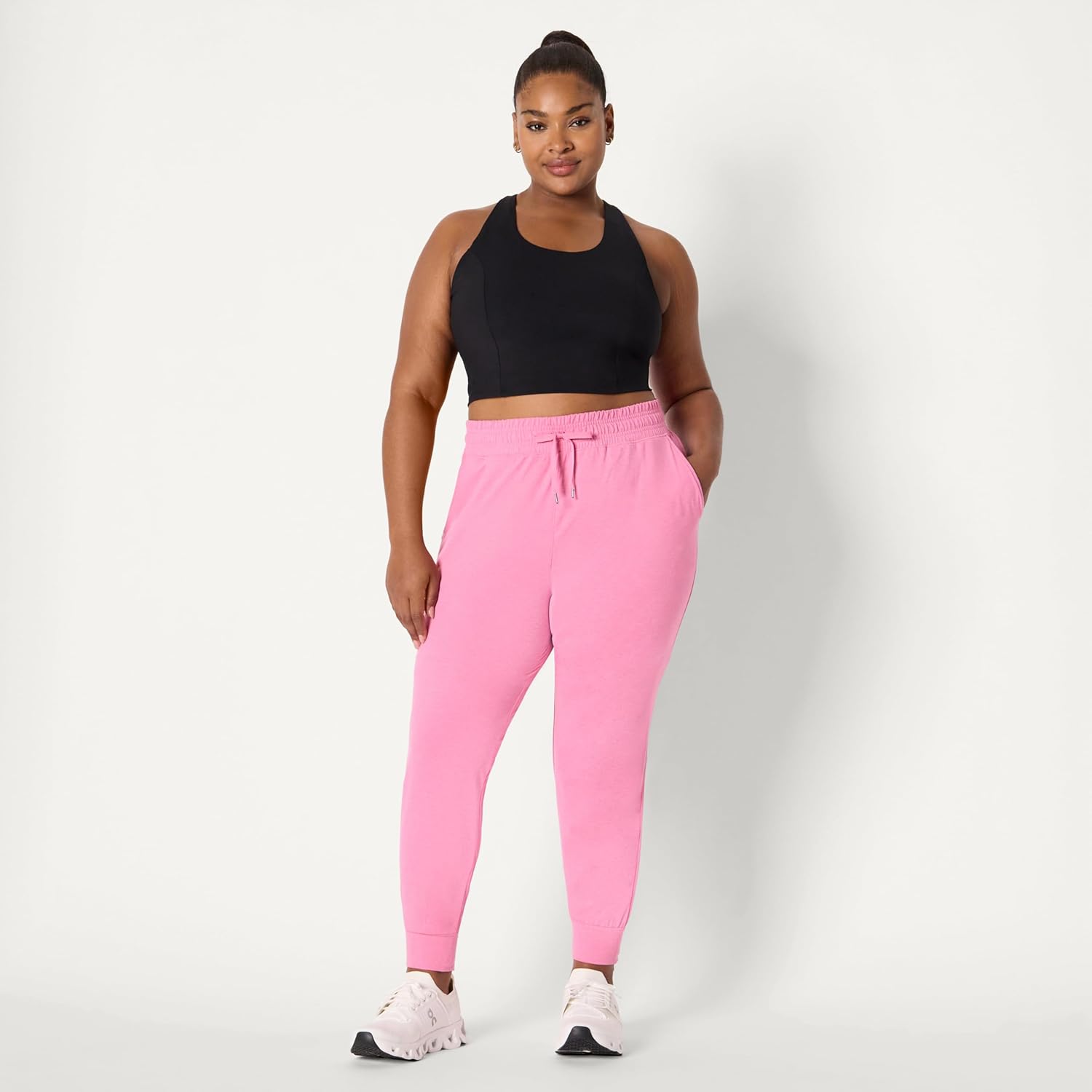 Thumbnail 5 de Amazon Essentials Women's Athletic Soft Performance Cropped Capri Joggers