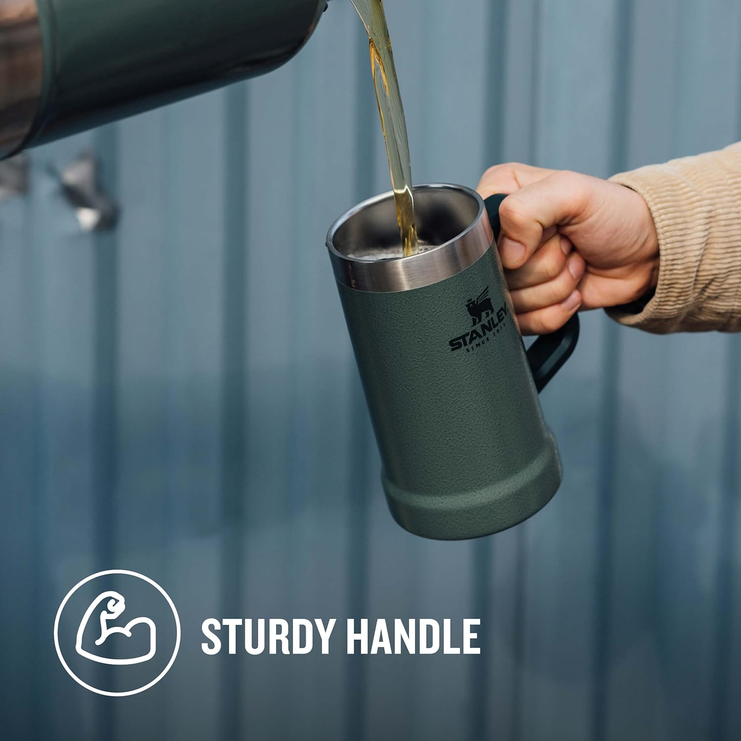 Detalle de STANLEY 1913 Adventure Vacuum Beer Stein 0.7L: rugged stainless steel beer mug for outdoor adventures