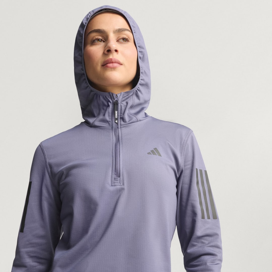Detalle de Sudadera de invierno con capucha y cremallera hasta el pecho Own The Run de Adidas (violeta)