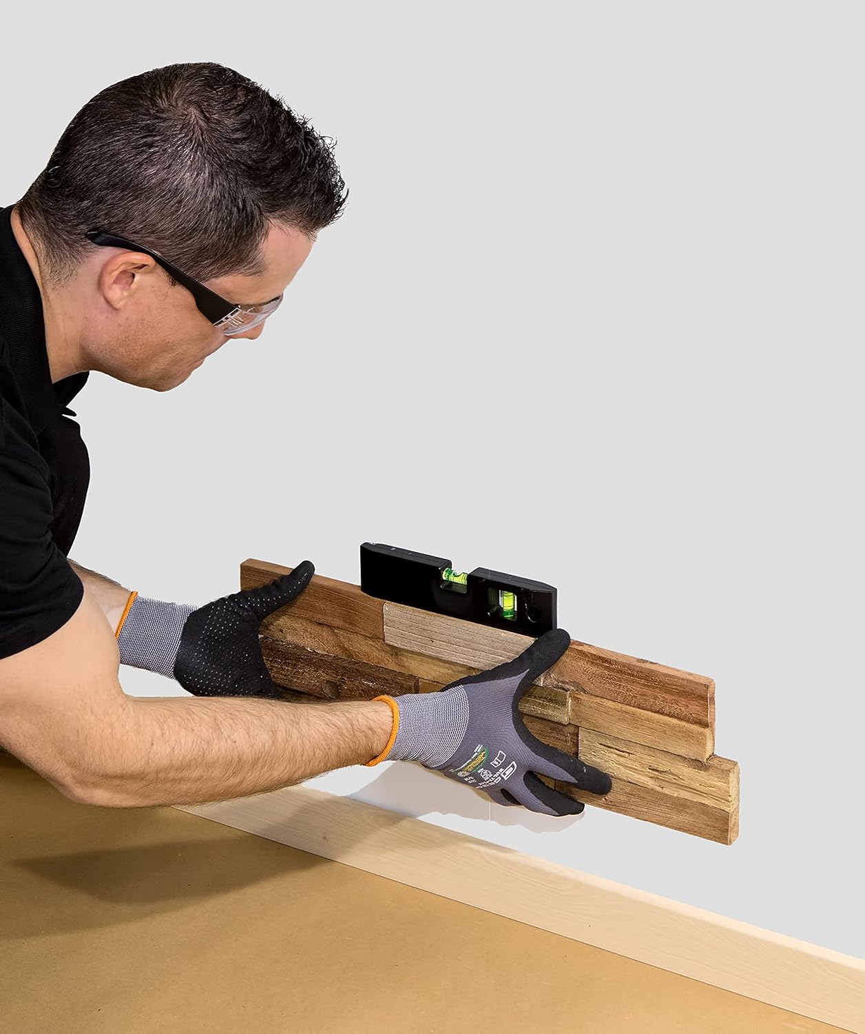 Detalle 2 de Sika Flex-111 Stick & Seal Noir — adhésif et mastic flexible pour joints intérieurs et extérieurs (290 ml)