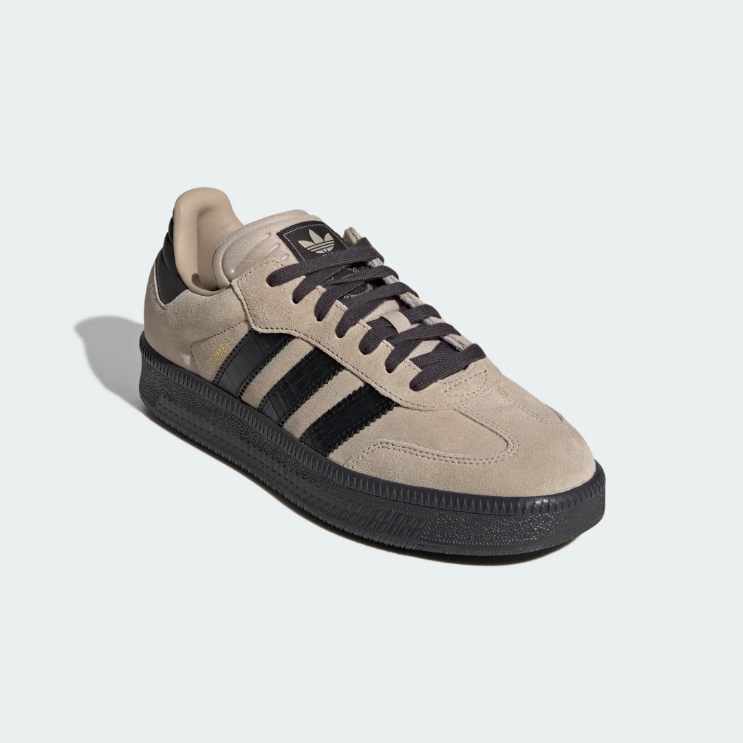 Detalle de Zapatilla Samba XLG de Adidas – color Beige