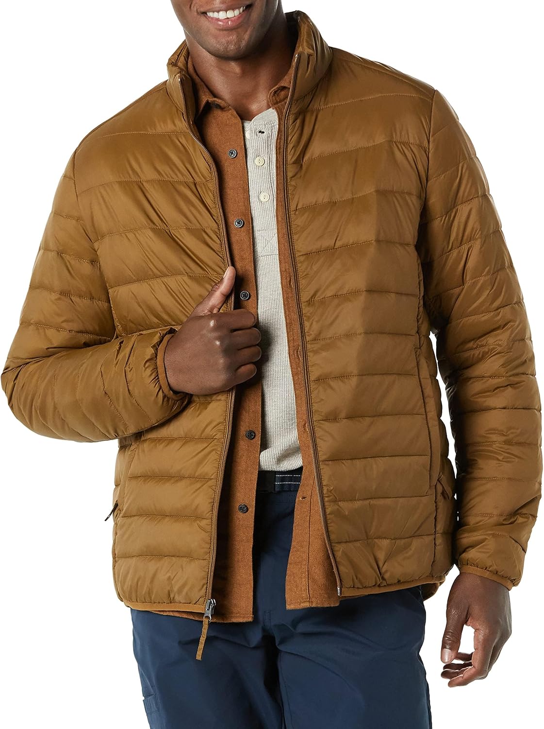 Thumbnail 6 de Amazon Essentials Men’s Packable Lightweight Water-Resistant Puffer Jacket (Big & Tall)