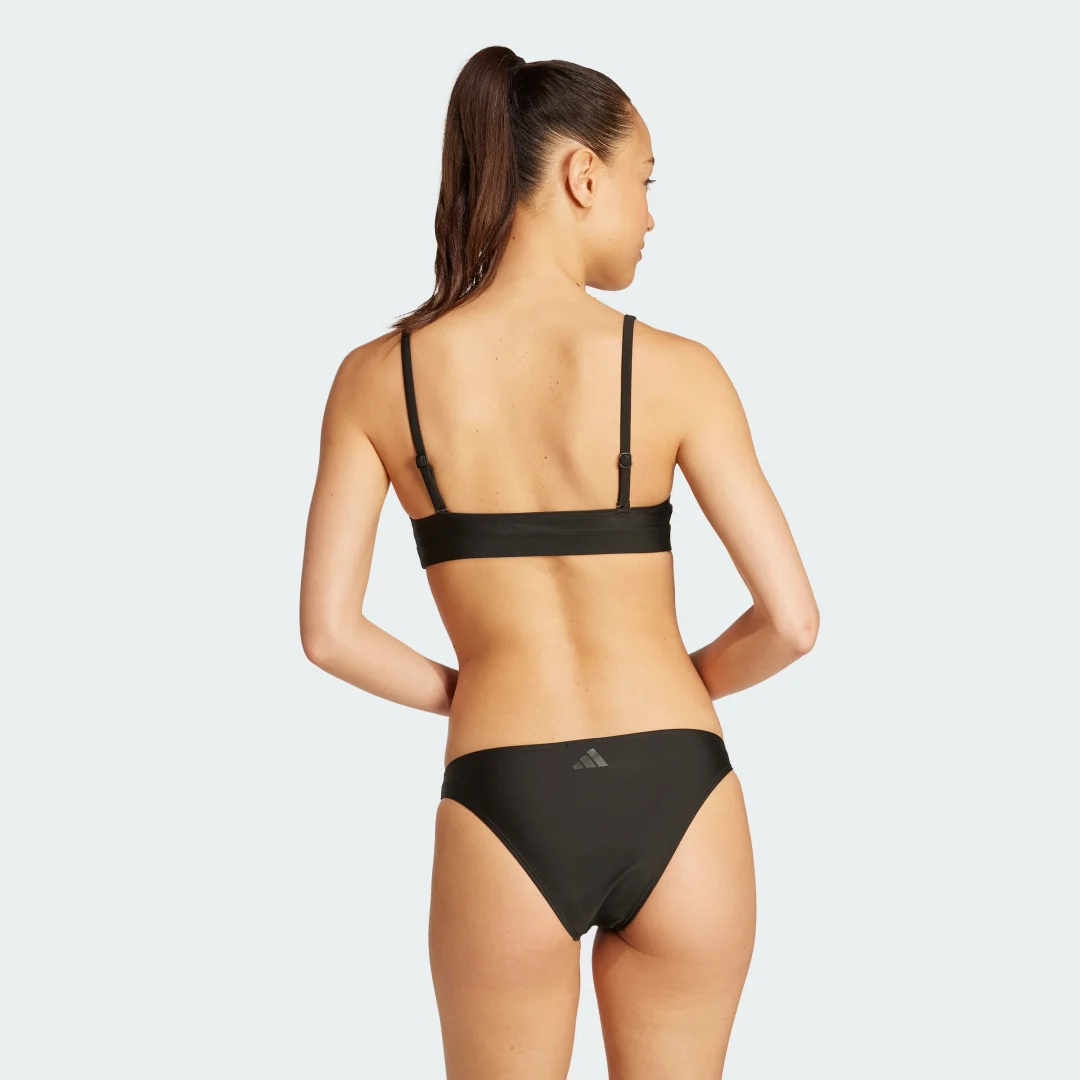 Detalle 2 de Conjunto de bikini triangular con tirantes bidireccionales de Adidas en negro
