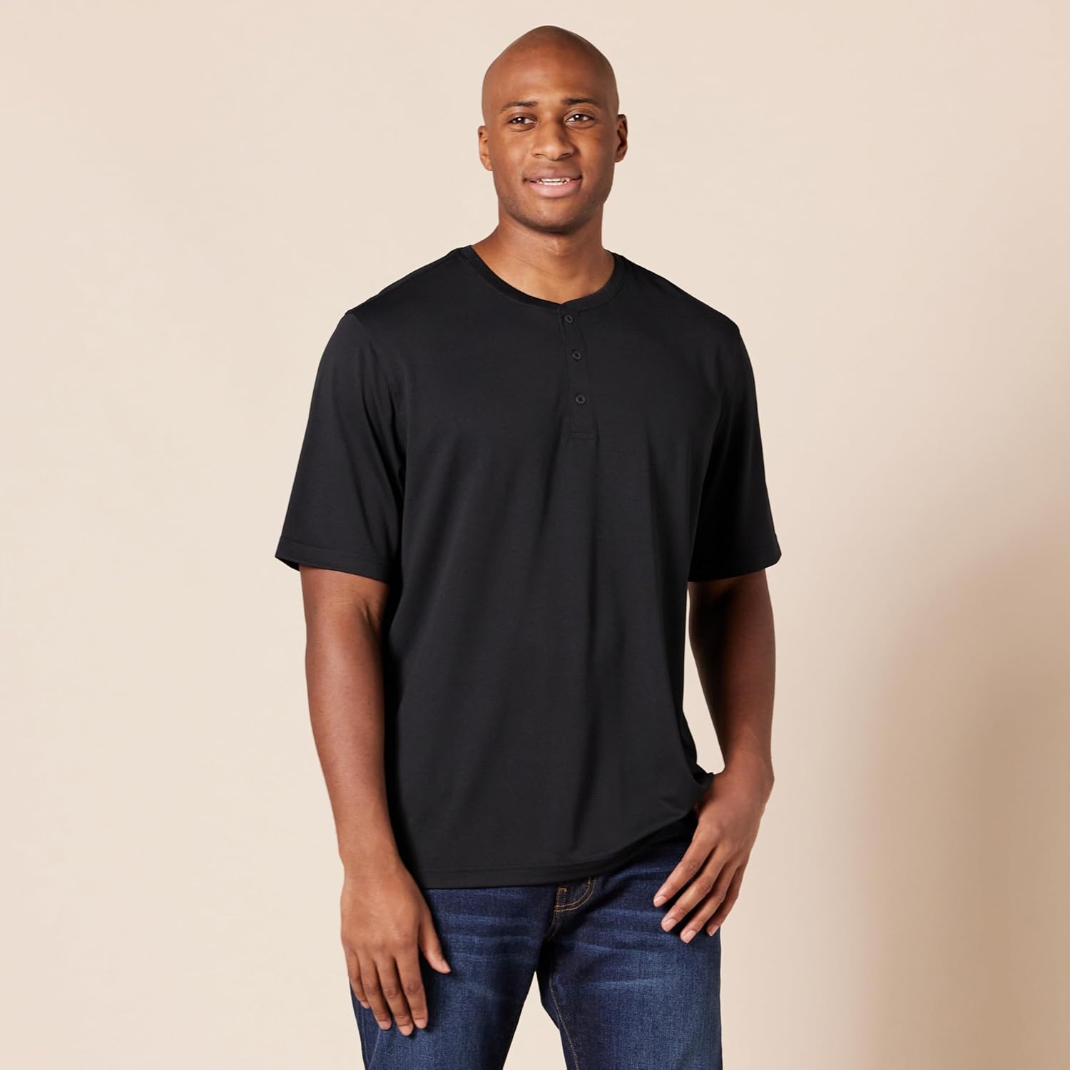 Thumbnail 4 de Amazon Essentials Men's Regular-Fit Short-Sleeved Quick-Dry Jersey Henley T-Shirt