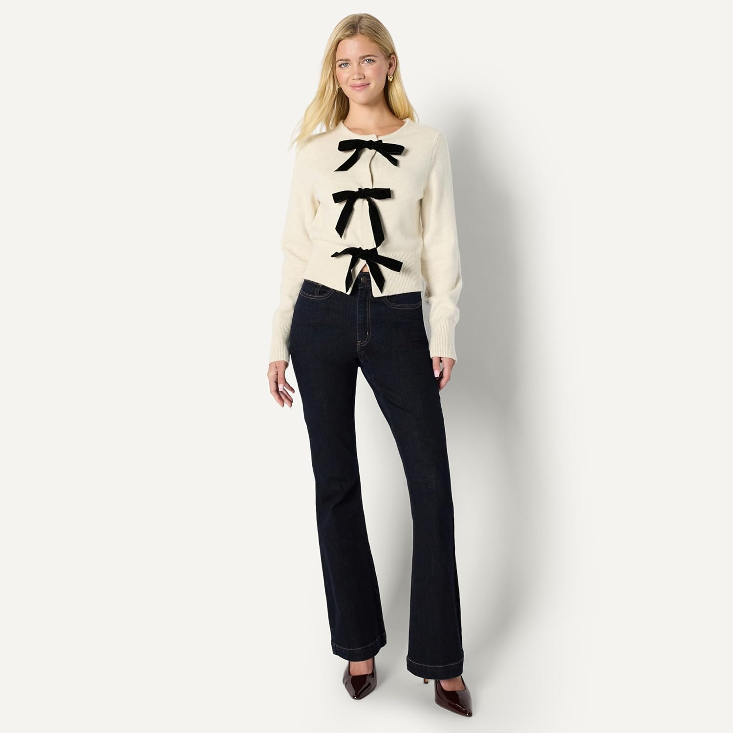 Detalle de Amazon Essentials Damen Strickjacke mit Schleifenverschluss – Regular Fit, Lange Ärmel