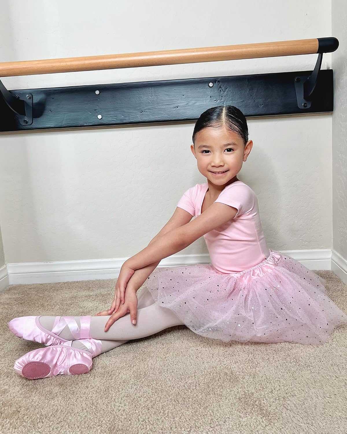 Detalle 2 de Stelle Girls’ Ballet Shoes in Satin