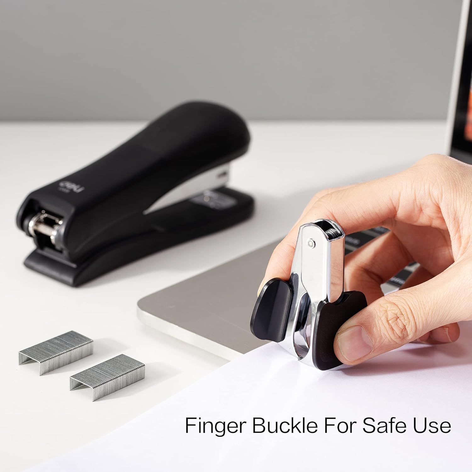 Thumbnail 4 de Deli Stapler Value Pack: Desktop Standard Stapler with 20‑Sheet Capacity, 640 Staples & Remover