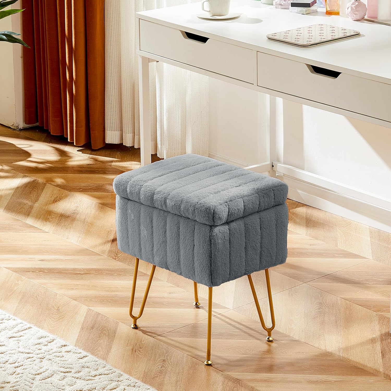 Detalle de DUMOS Vanity Stool with Faux Fur Seat