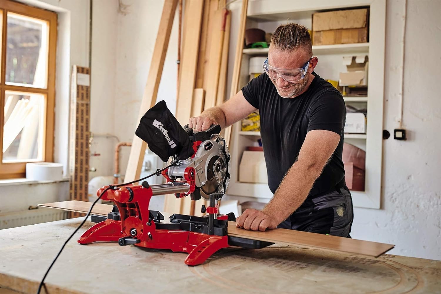 Detalle 2 de Einhell Dual Bevel Sliding Mitre Saw 1800W (TC-SM 2131/1) with Laser, 45° Mitre, 47° Bevel