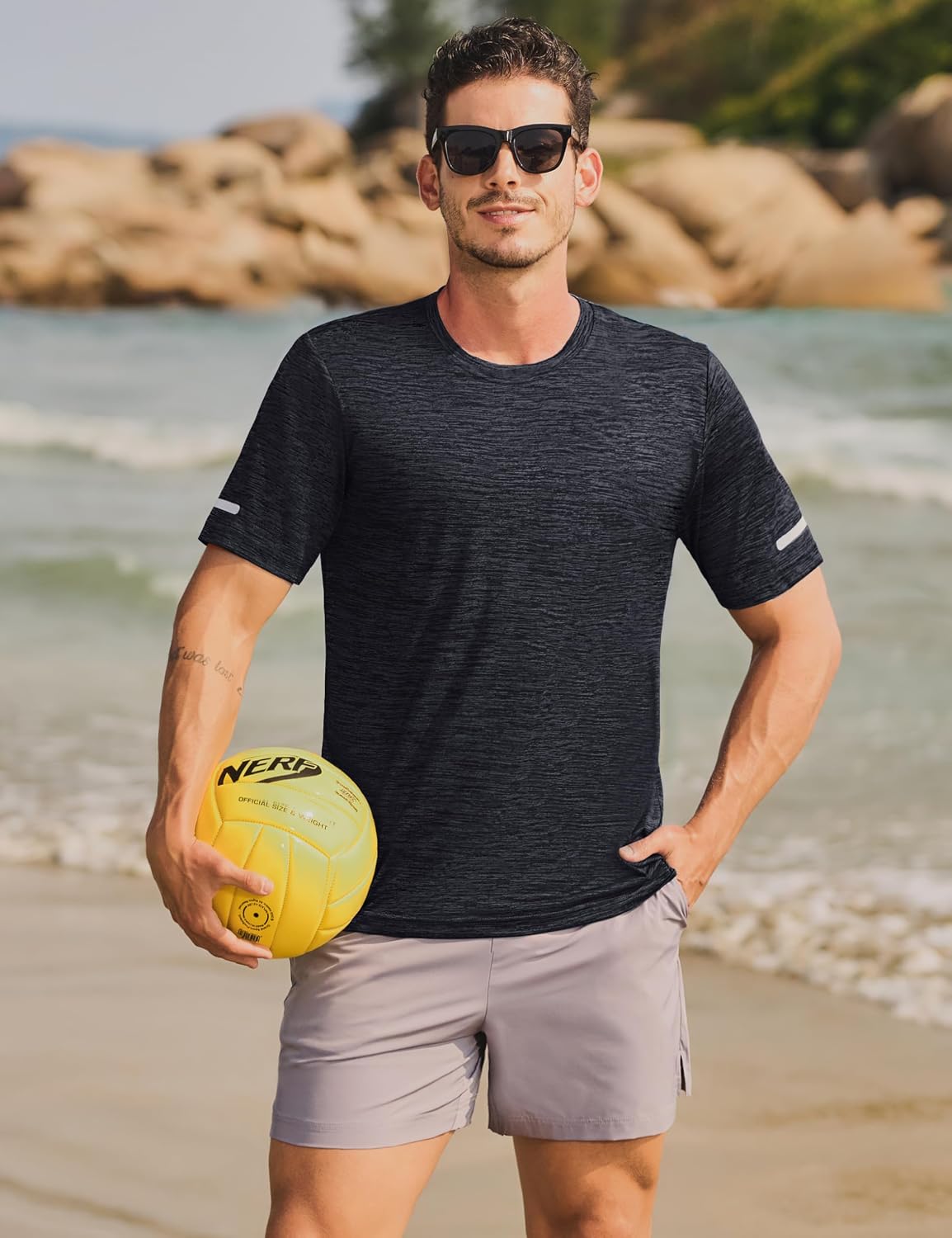 Detalle de KEFITEVD men’s quick-dry short-sleeve sport T-shirt (lightweight, breathable, reflective trims)