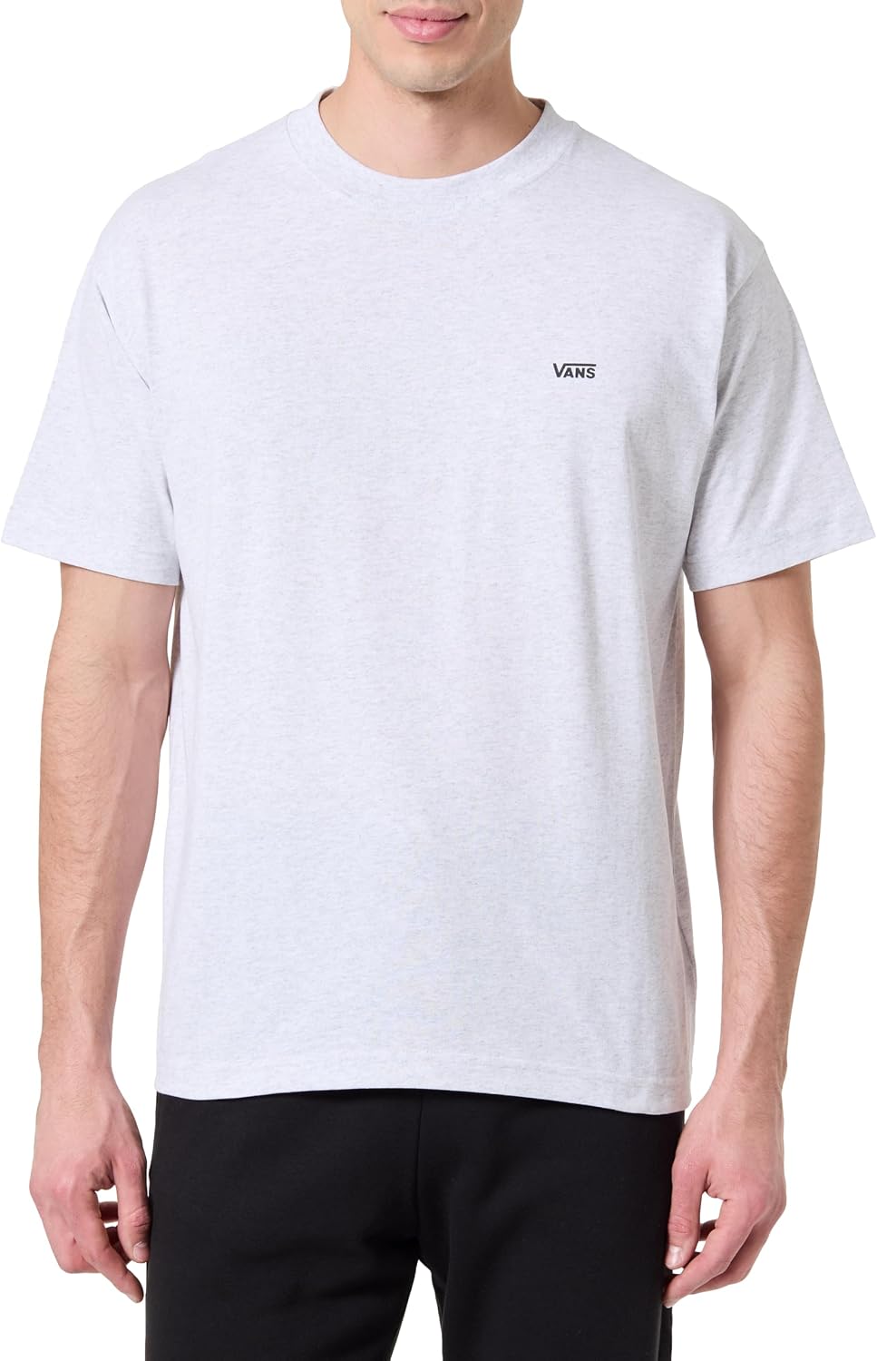 Detalle de Vans Men's Left Chest Logo T-Shirt in Black