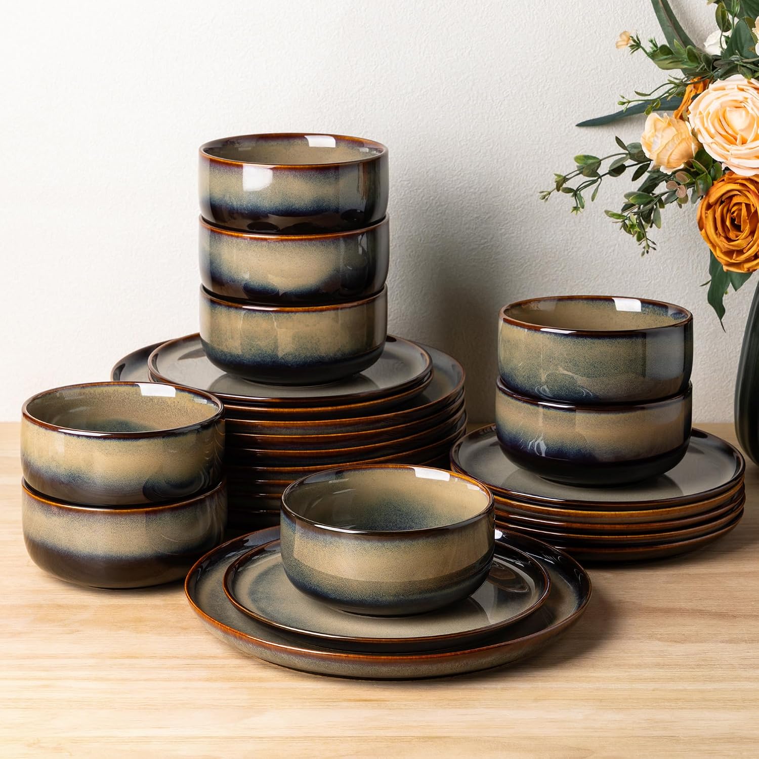 Detalle de TheTerra 24-Piece Ceramic Dinnerware Set for 8 with Handmade Reactive Glaze – Coca Mocha