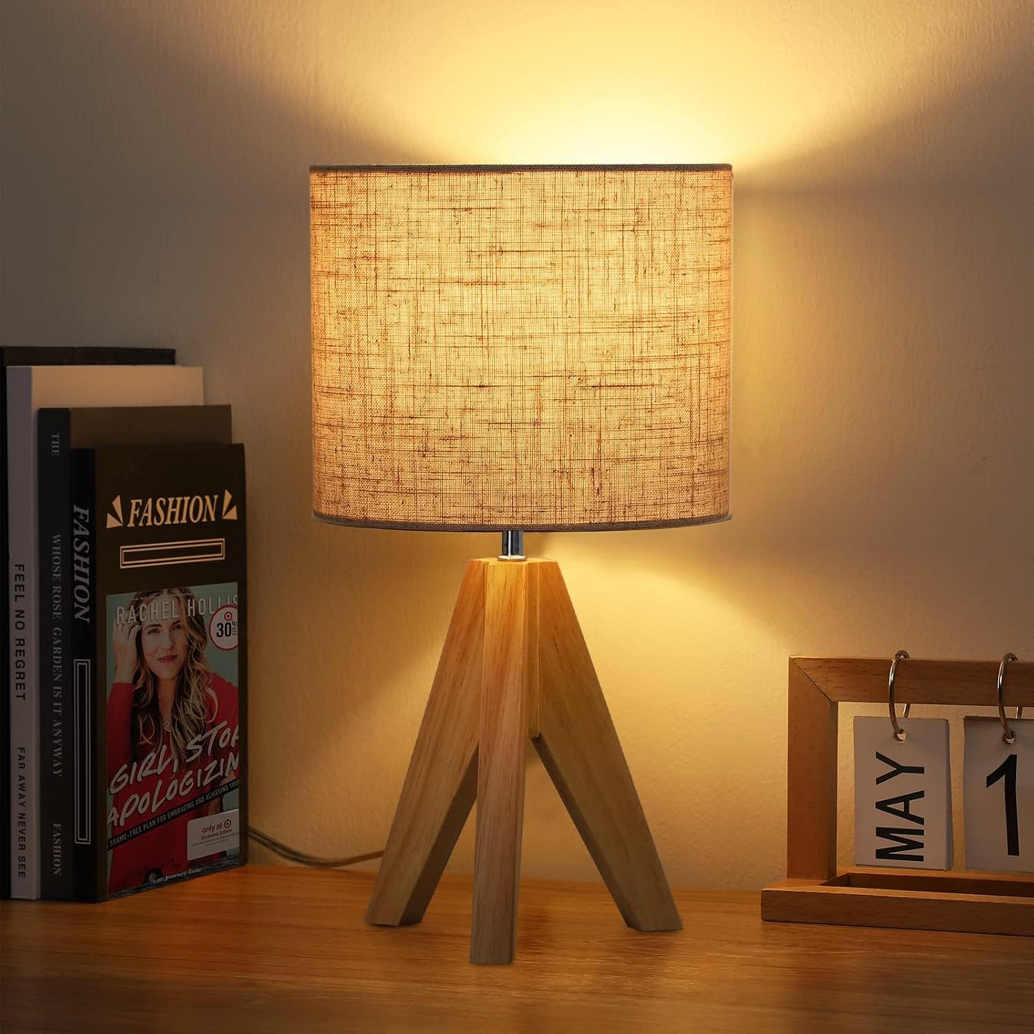 Detalle de EDISHINE 36cm wood bedside table lamp with linen shade 🛋