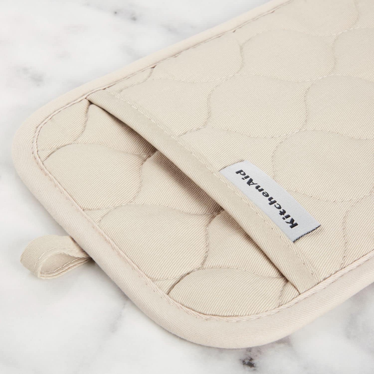 Thumbnail 4 de KitchenAid Quilted Oven Mitt Set