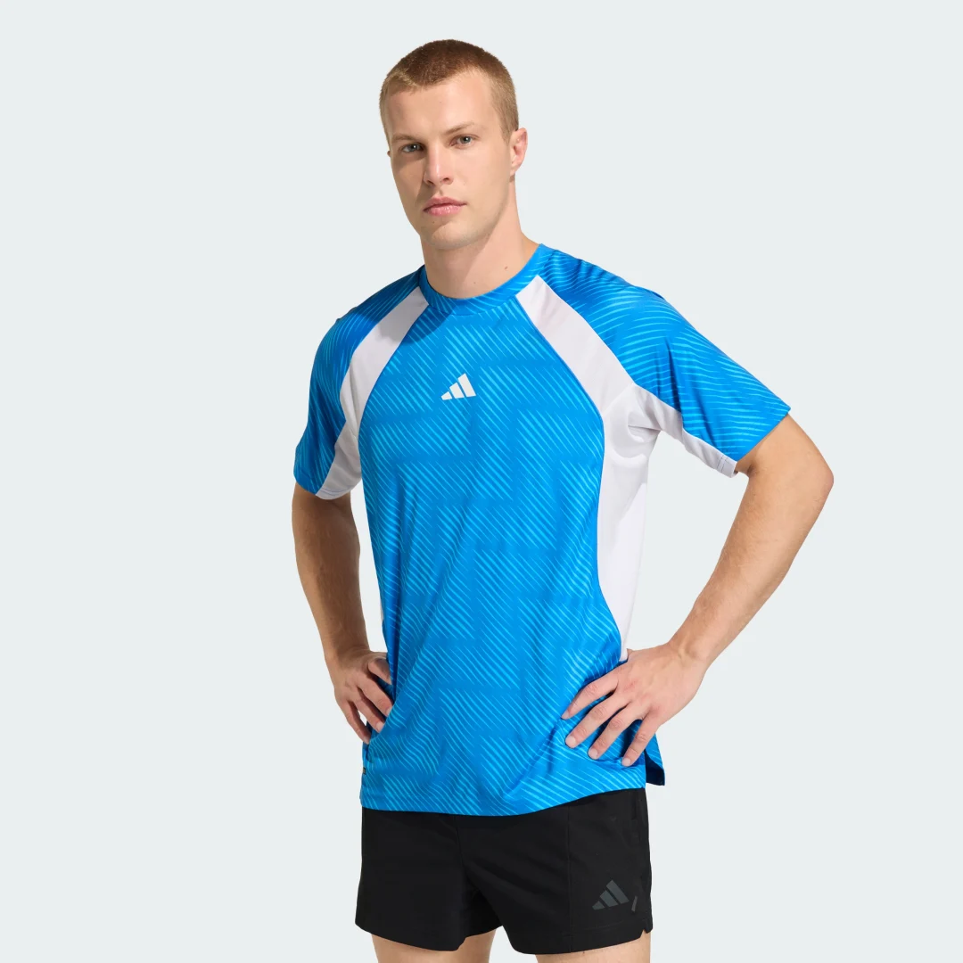 Detalle de Adidas Tech Apparel WC26, camiseta azul
