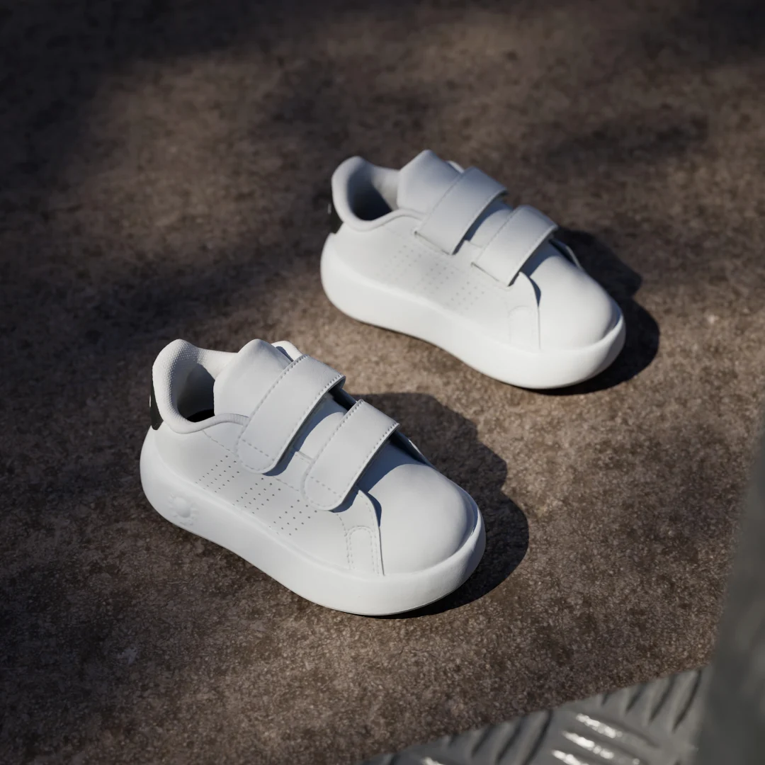 Detalle 2 de Zapatilla Advantage (Bebé) de Adidas – blanquita para los primeros pasos