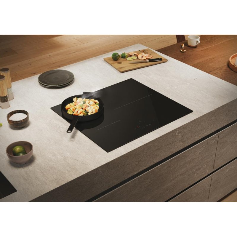 Detalle 2 de Haier HAI633CD/E1: placa de inducción de 3 zonas con panel táctil y asistente culinario
