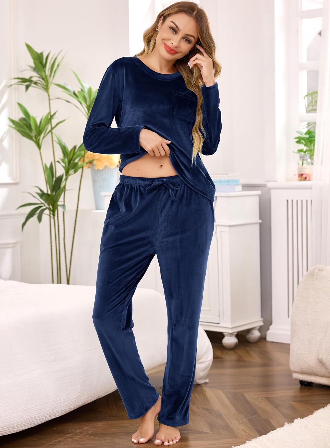 Detalle de Lovasy Women’s Warm Fleece Pyjamas Set with Pockets (Long Sleeve, V-neck)