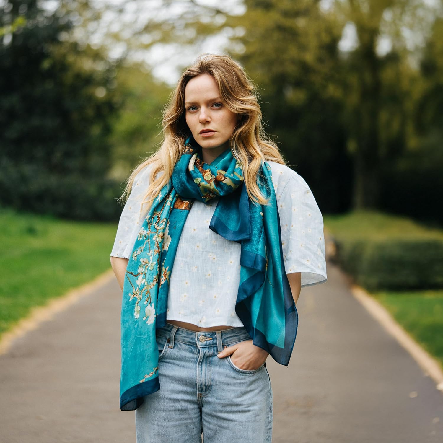 Thumbnail 2 de Trillion London Spring Silk Scarf