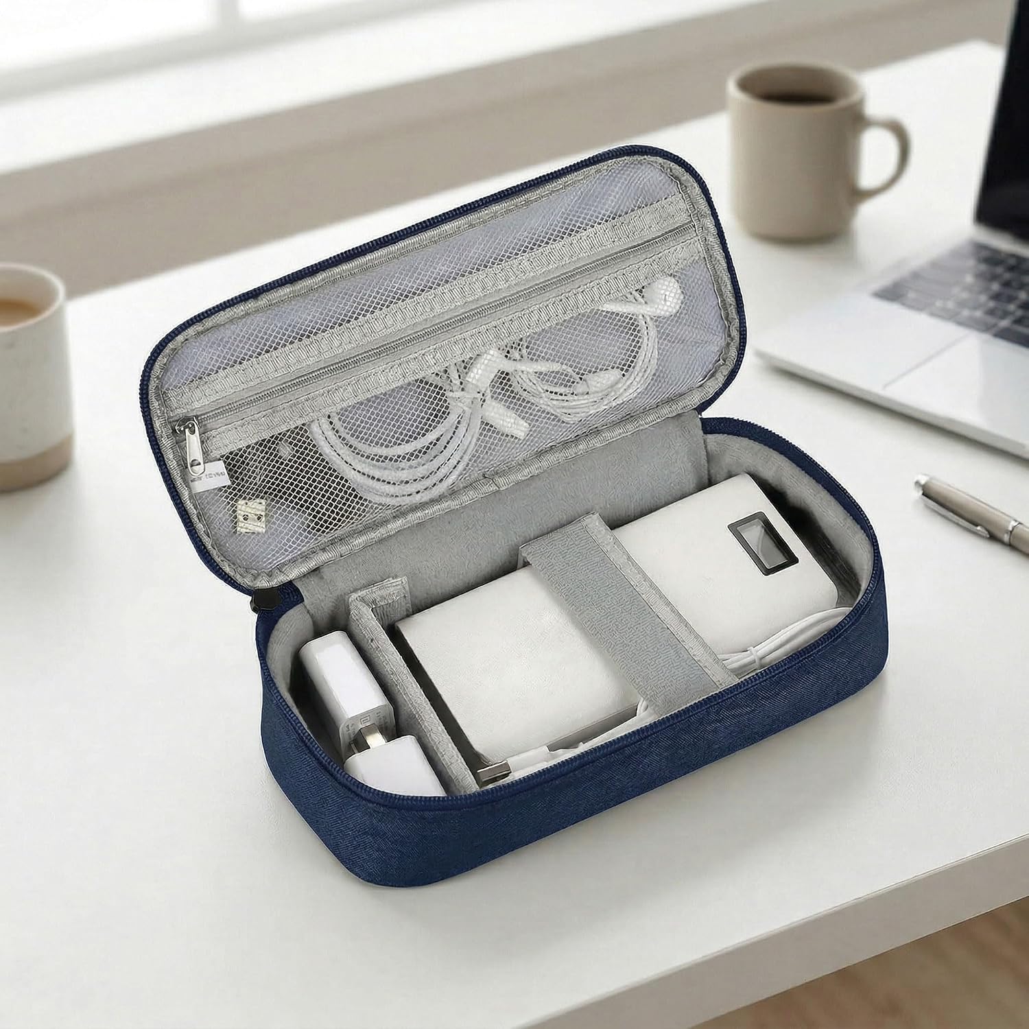 Detalle de Arae Elektronik Organizer Tasche Tech Pouch (L) – dunkelblau, Kabel- & Ladegeräte-Aufbewahrung mit Feuchtigkeitsschutz