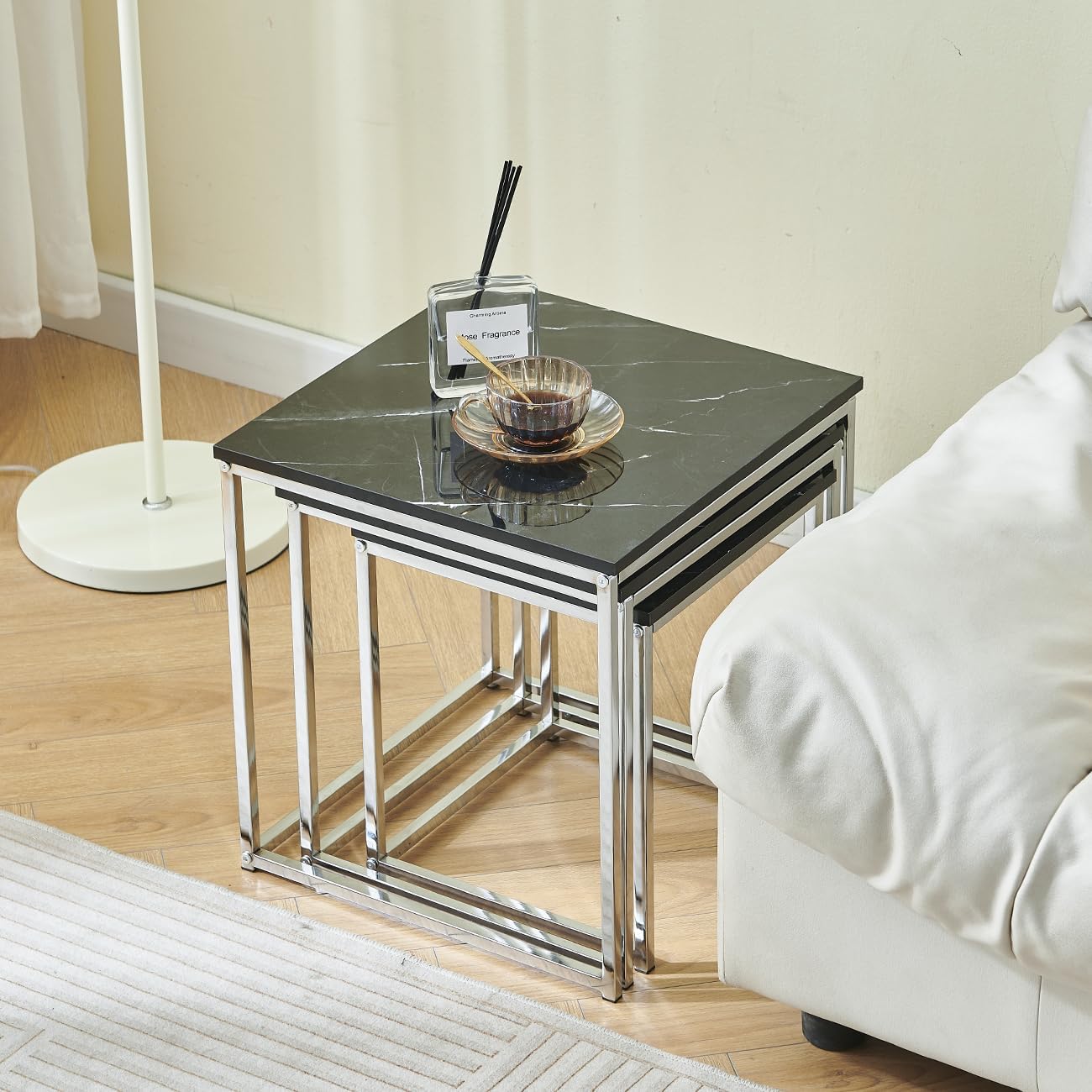 Detalle de 3er Set verschachtelte Beistelltische in Marmoroptik (Schwarz) mit Metallgestell