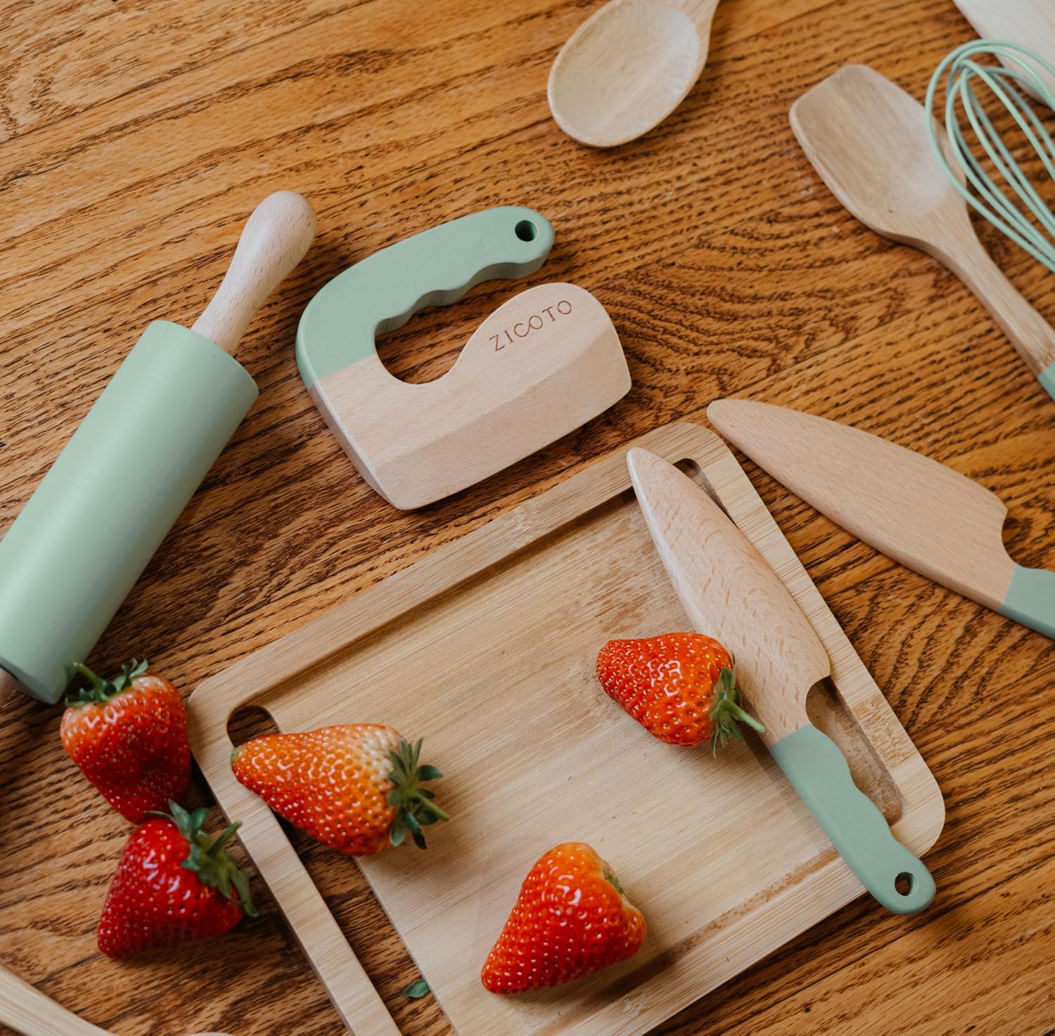 Detalle 2 de ZICOTO zic-kcookset-sag_23-219a Wooden Kids’ Cooking Set, 16-Piece Beech and Bamboo
