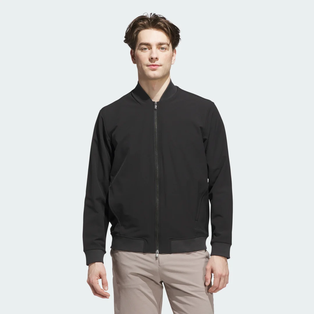 Detalle de Adidas Ultimate365 Elevated Full-Zip Jacket: versatilidad en negro para tus entrenamientos
