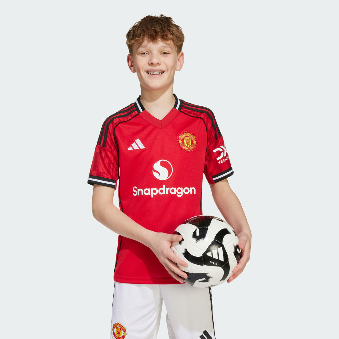 Detalle de Camiseta primera equipación Manchester United 25/26 de Adidas