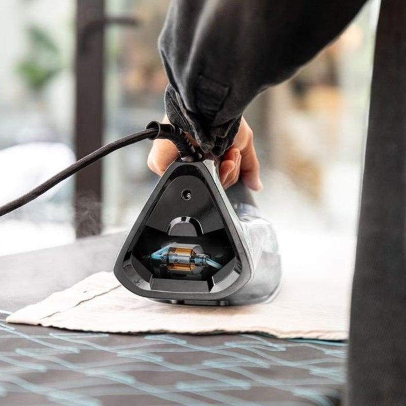 Detalle de Cecotec IronHero 3200 Double Steam I-Pump: plancha de vapor potente para arrugas difíciles