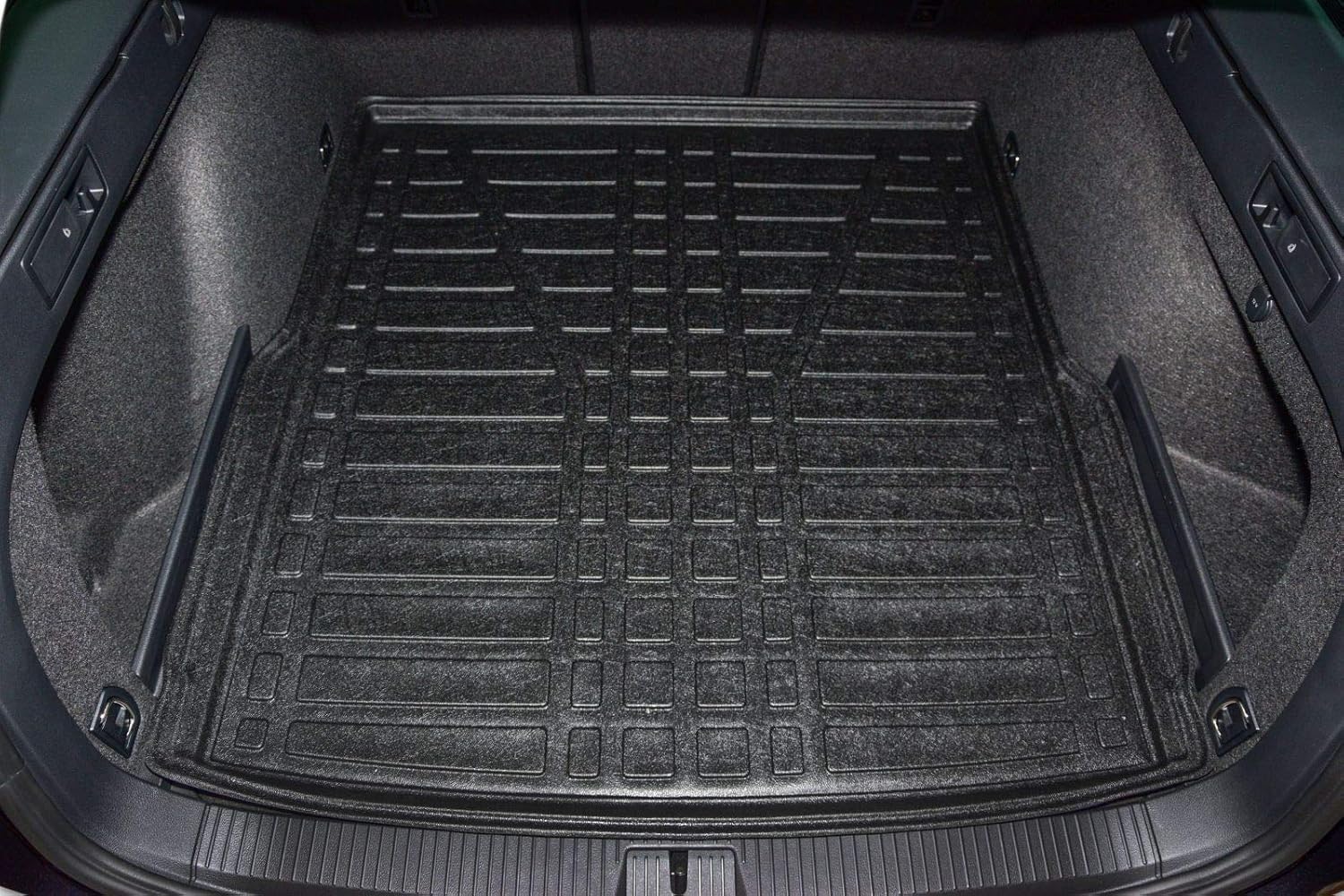 Thumbnail 1 de SCOUTT Kofferraumwanne für Passat B8 Kombi (2014–2023) – Laderaumwanne mit hohem Rand, geriffelt & aufrollbar