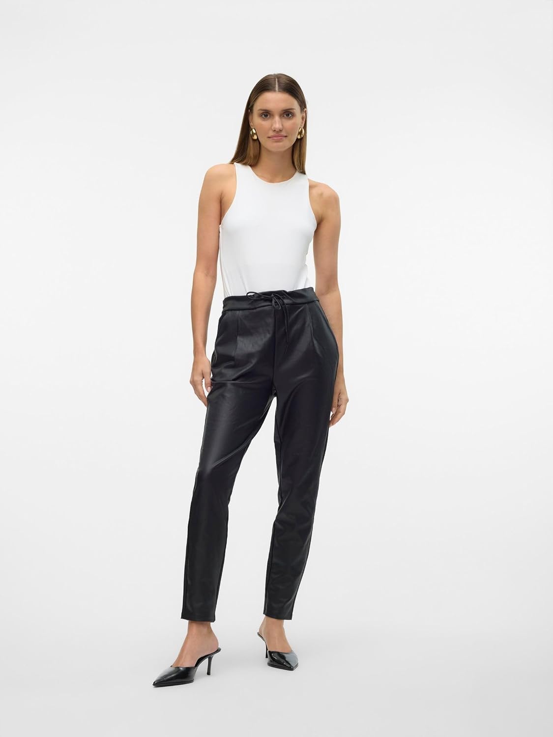Detalle 2 de VERO MODA VMEVA Damen Kunstlederhose mit mittlerer Taille – locker geschnitten