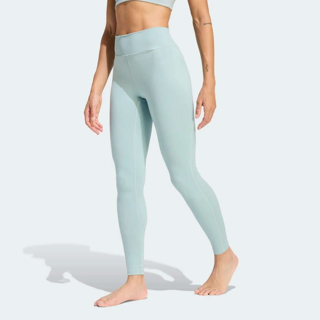 Detalle de Mallas largas All Me Essentials de Adidas — color Verde