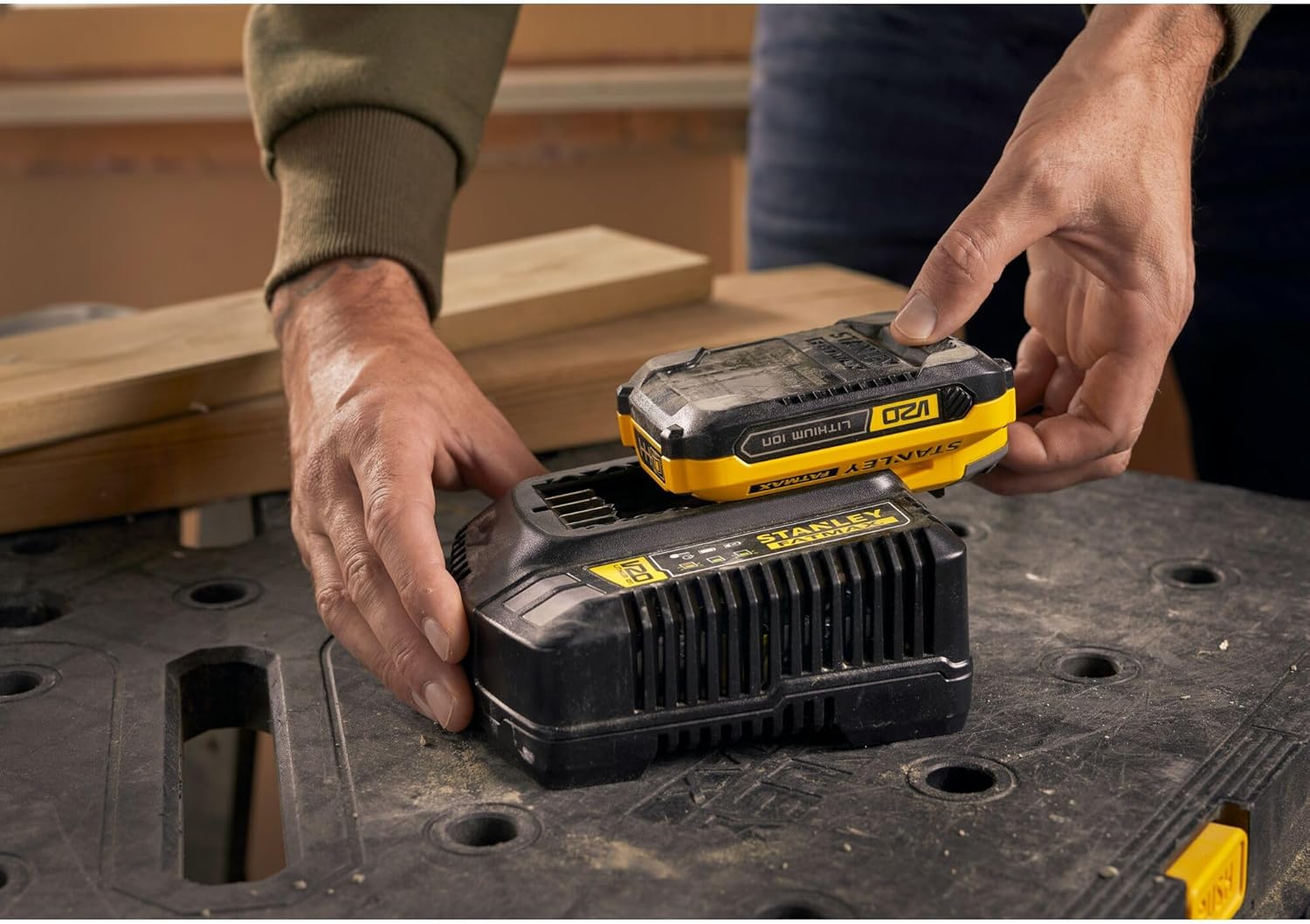 Detalle 2 de Stanley FatMax SFMCB14 Schnell‑Ladegerät 4A