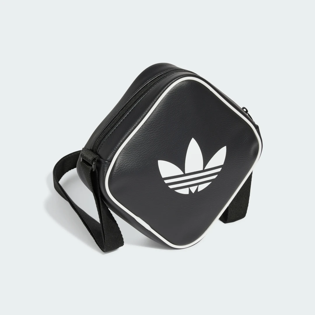 Detalle de Bolso Adidas Adicolor Classic Diamond Negro: estilo clásico con comodidad diaria